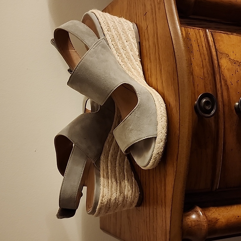 EUC Vionic Brooke Suede Sandal, 7.5W